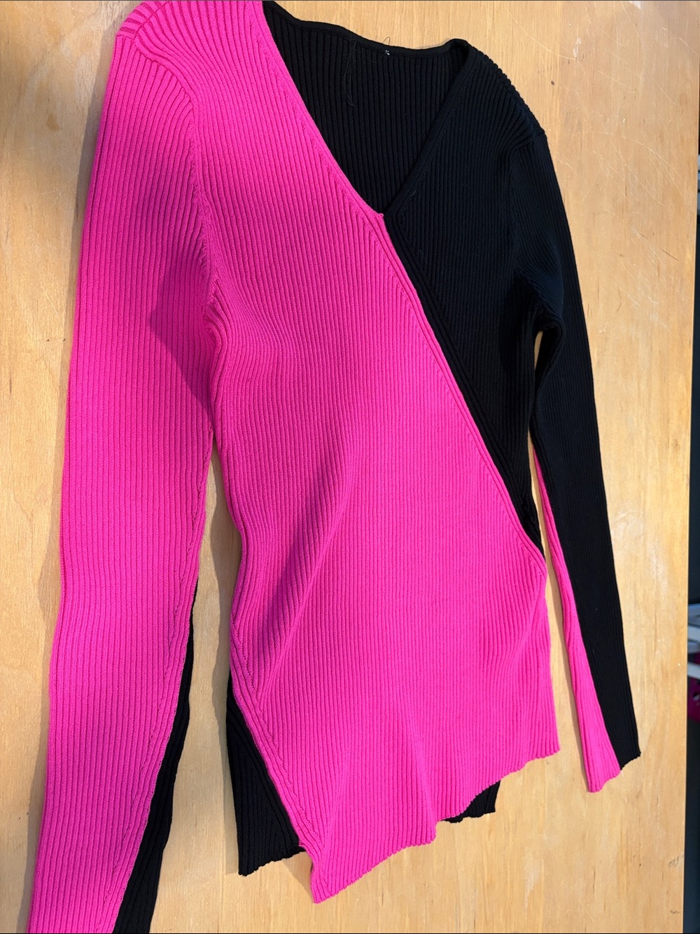 Source Unknown Black & Hot Pink Diagonal V-Neck Ribbed Top